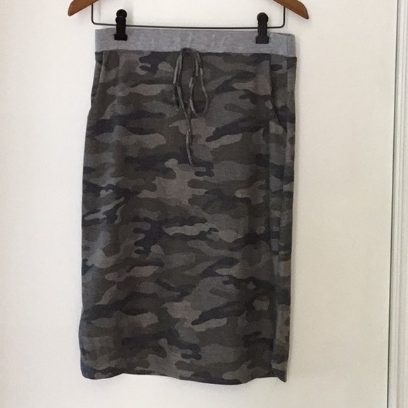 NEW Camouflage Skirt with pockets - Picture 4 of 5